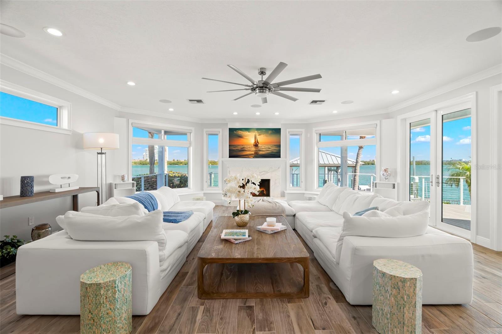 295 BAYSIDE DR