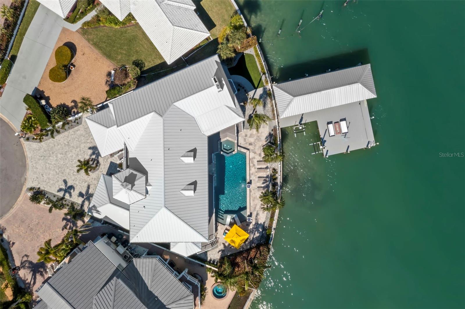 295 BAYSIDE DR