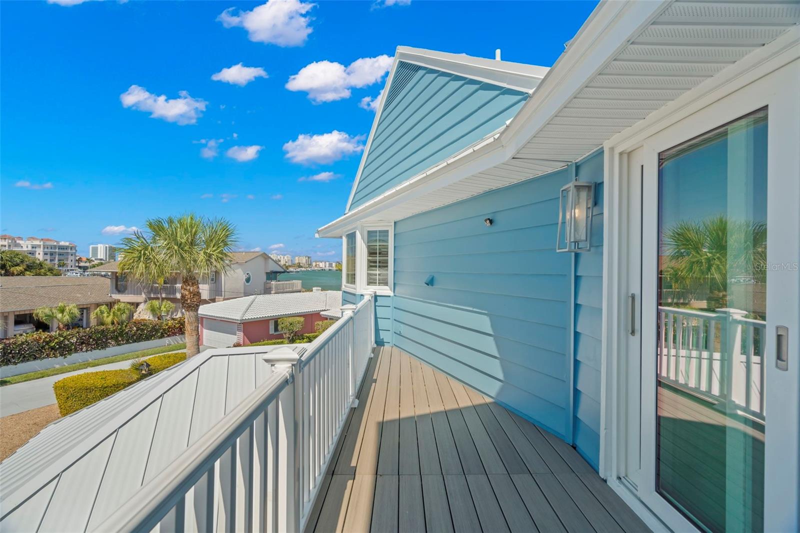 295 BAYSIDE DR