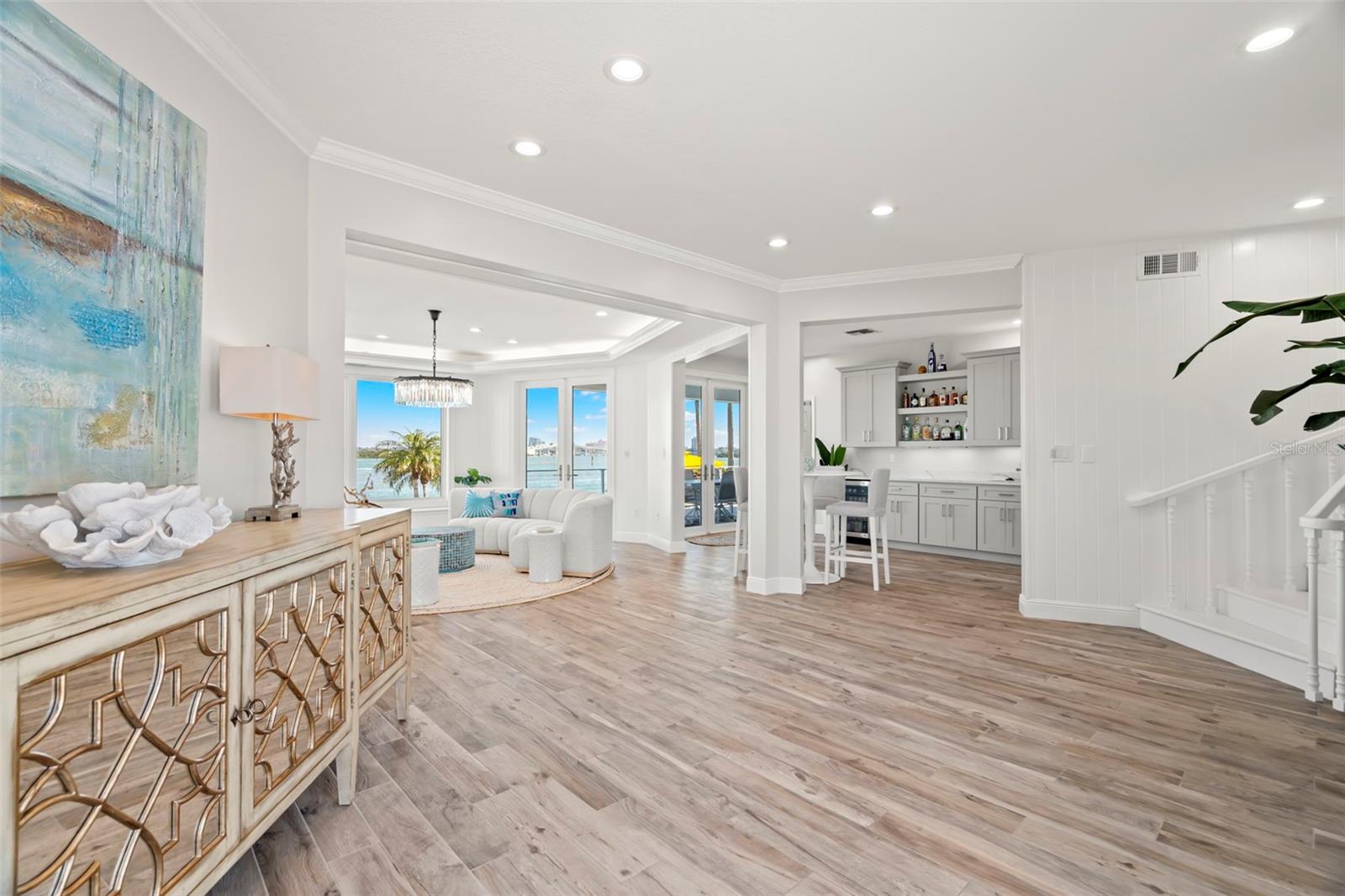 295 BAYSIDE DR