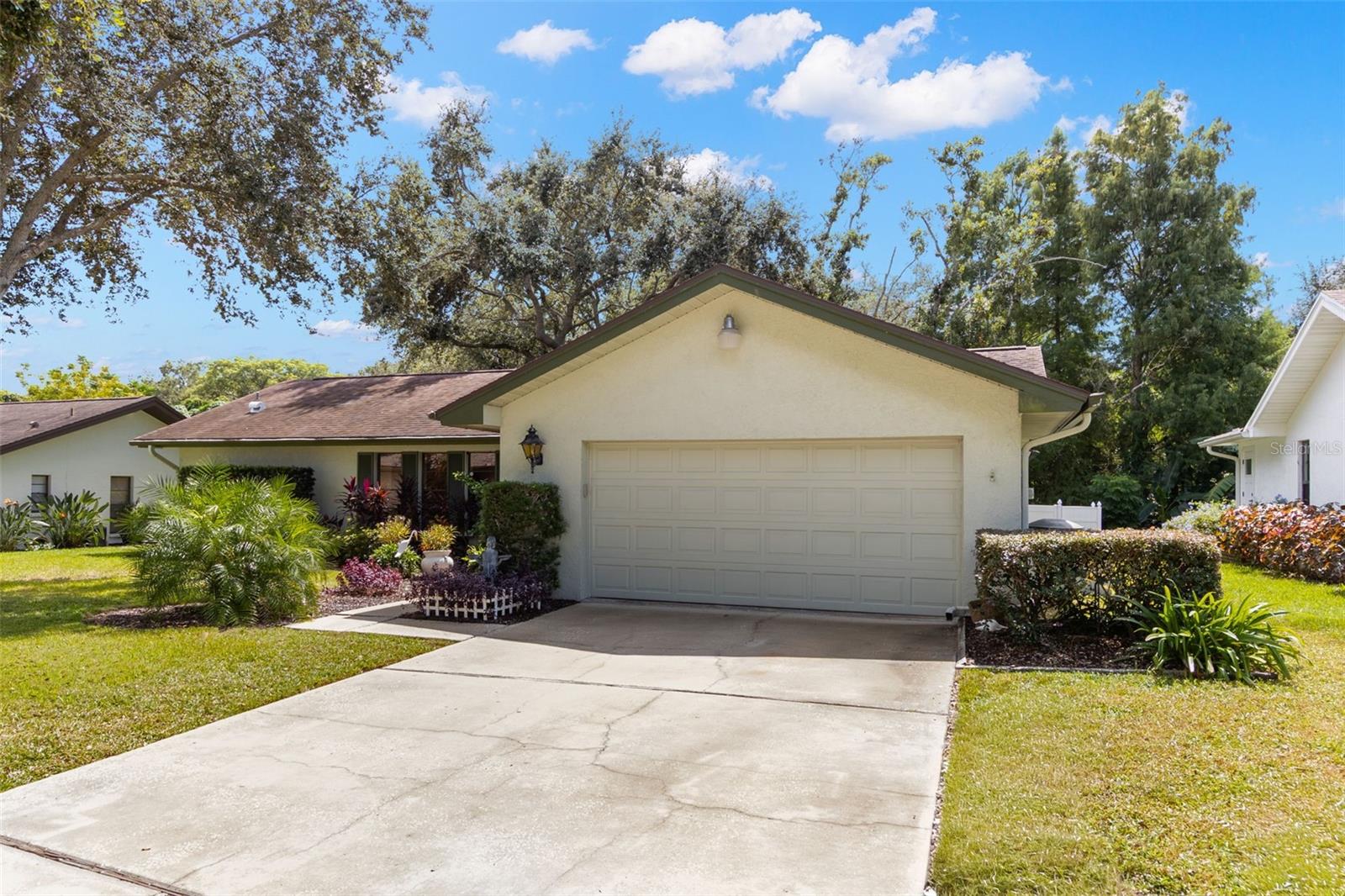 214 WOODLAND CT