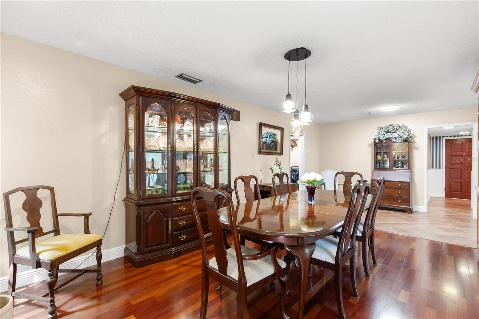 214 WOODLAND CT