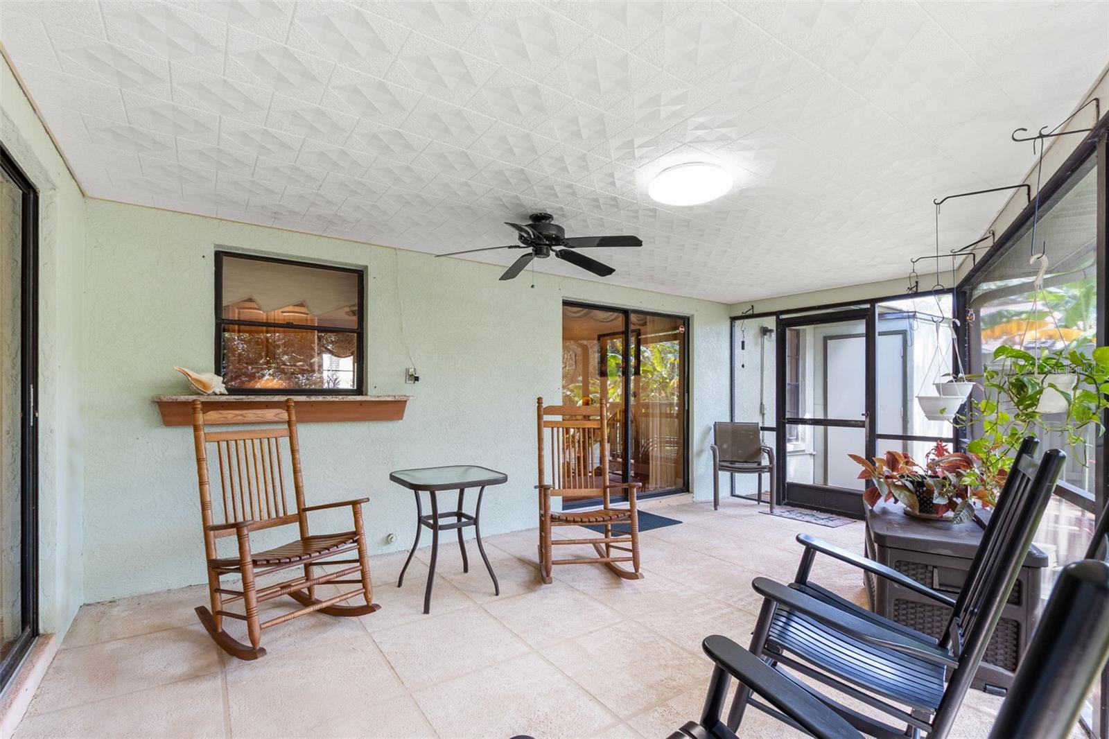 214 WOODLAND CT