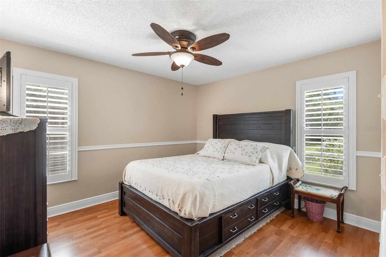 214 WOODLAND CT