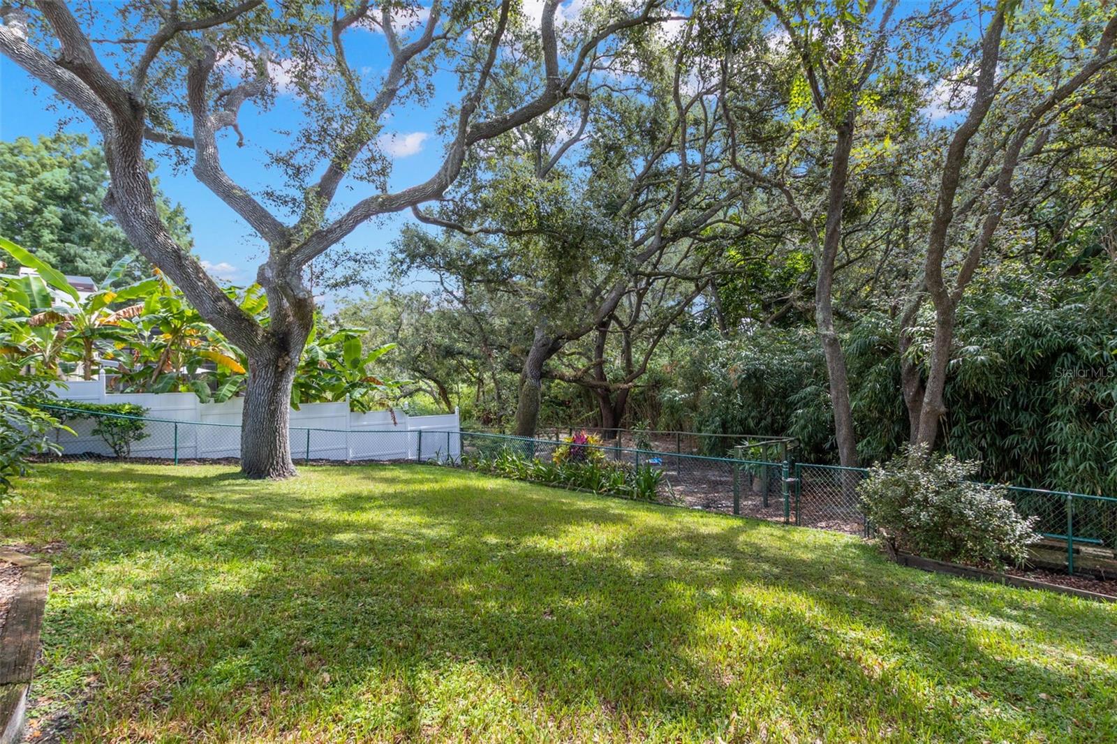 214 WOODLAND CT