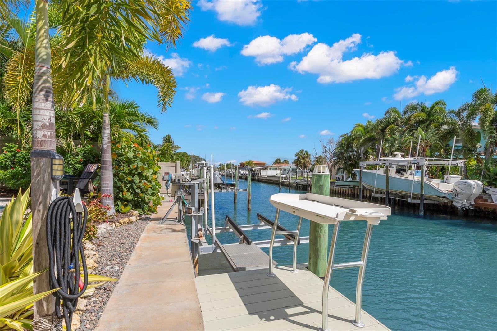 2133 HARBOR VIEW DR