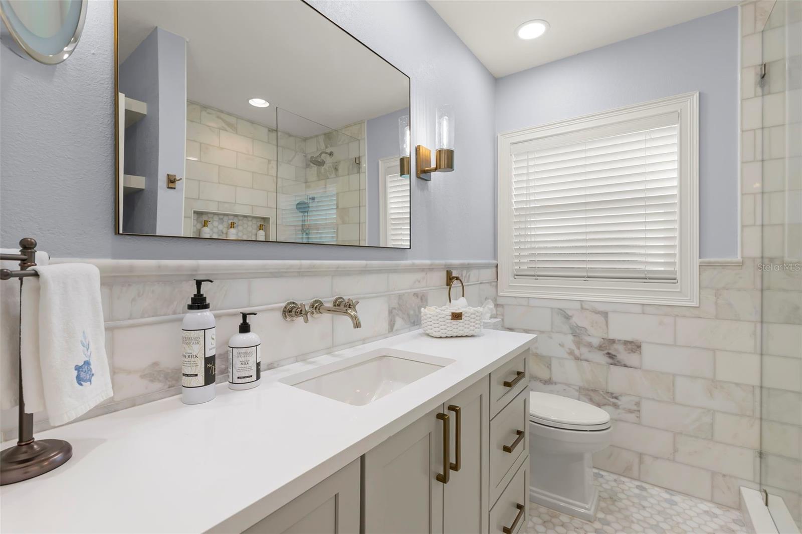 2133 HARBOR VIEW DR