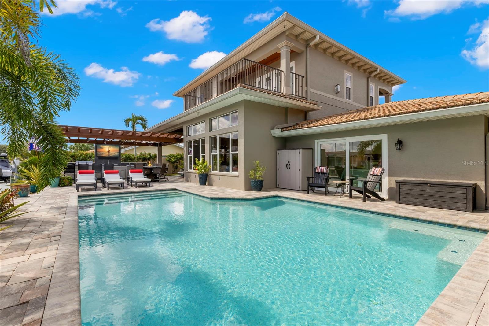 2133 HARBOR VIEW DR