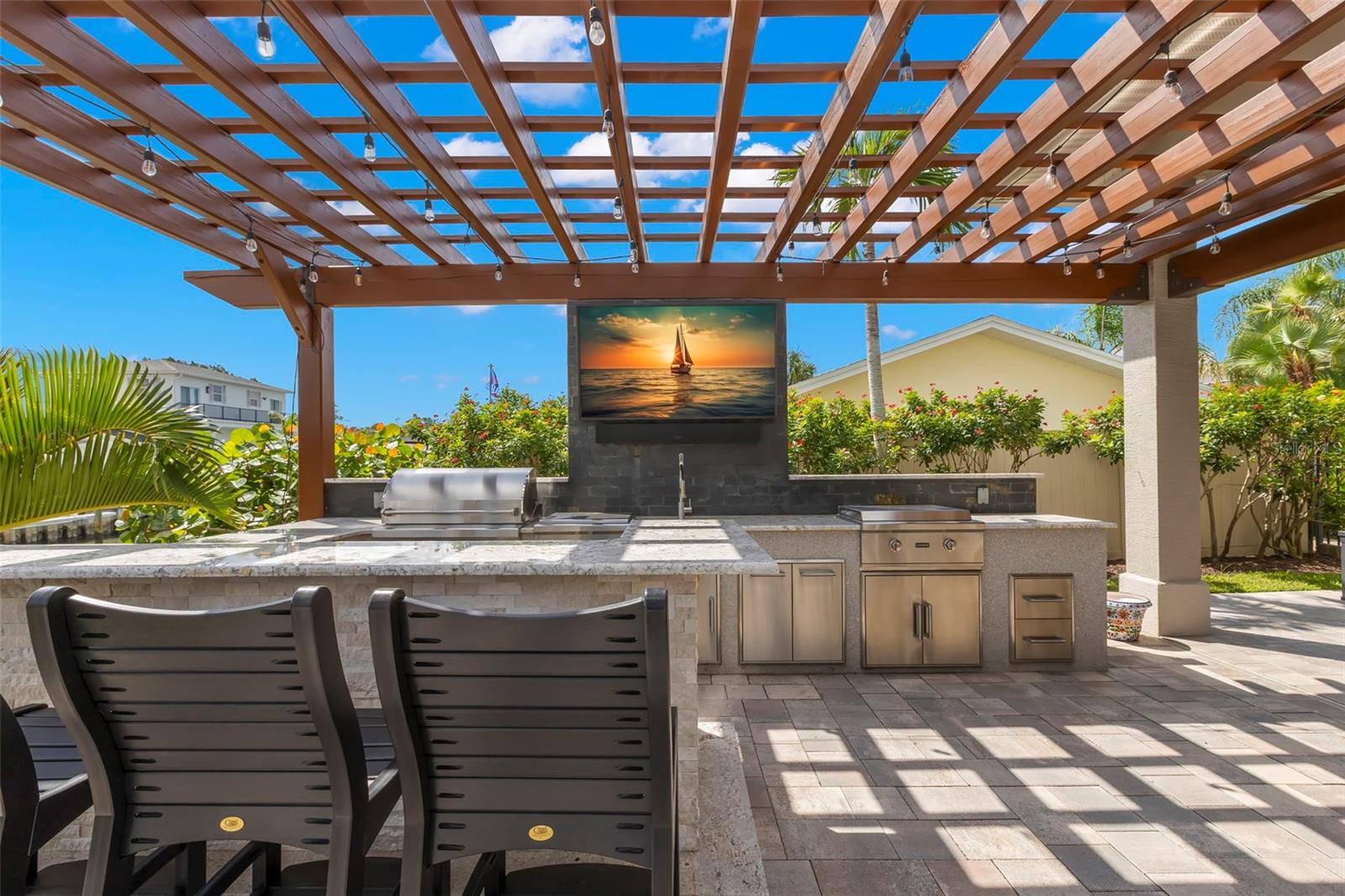 2133 HARBOR VIEW DR