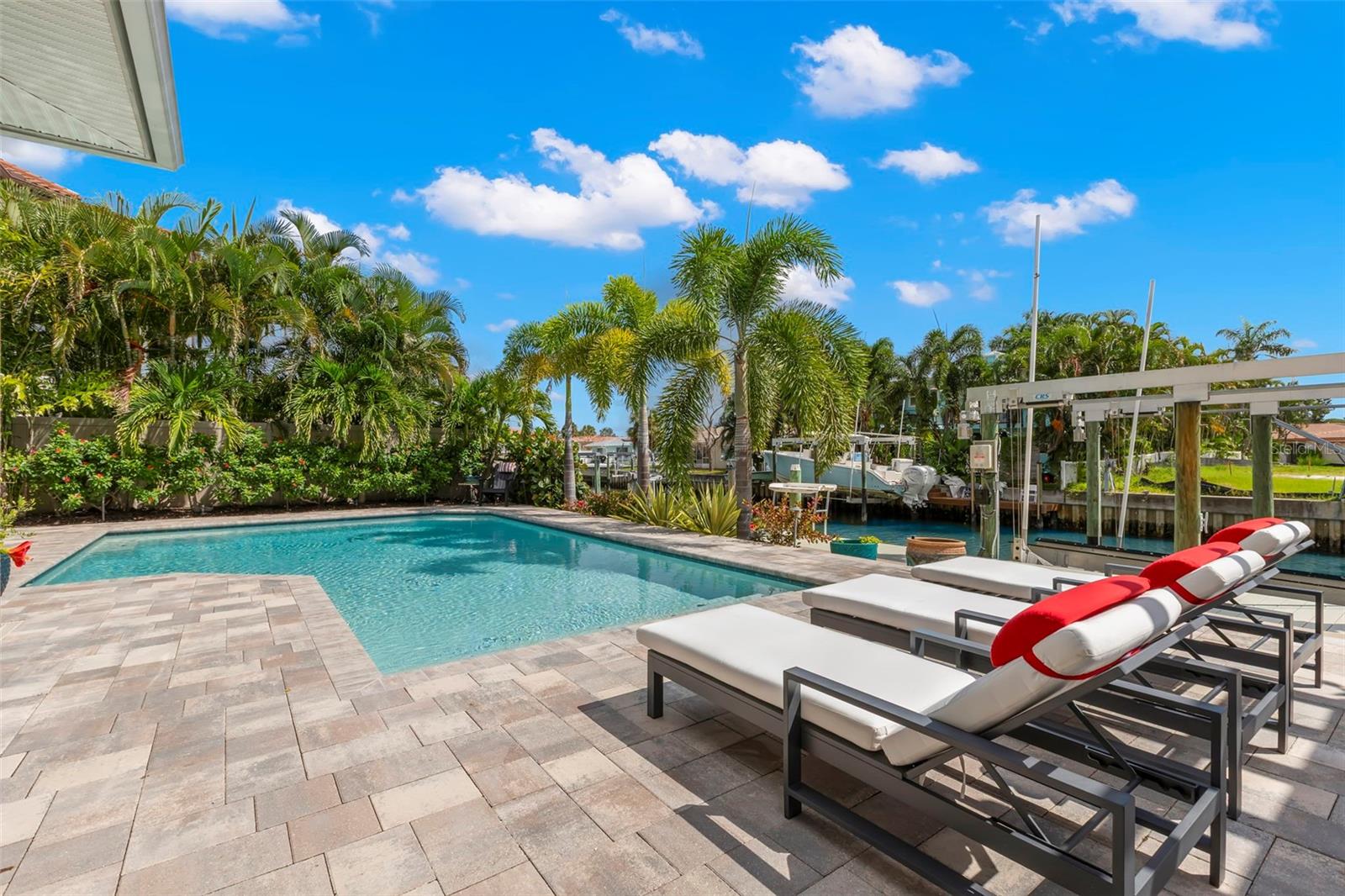 2133 HARBOR VIEW DR