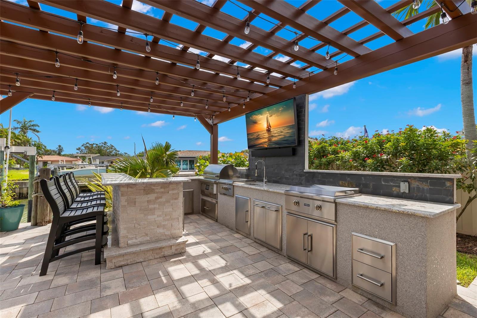 2133 HARBOR VIEW DR