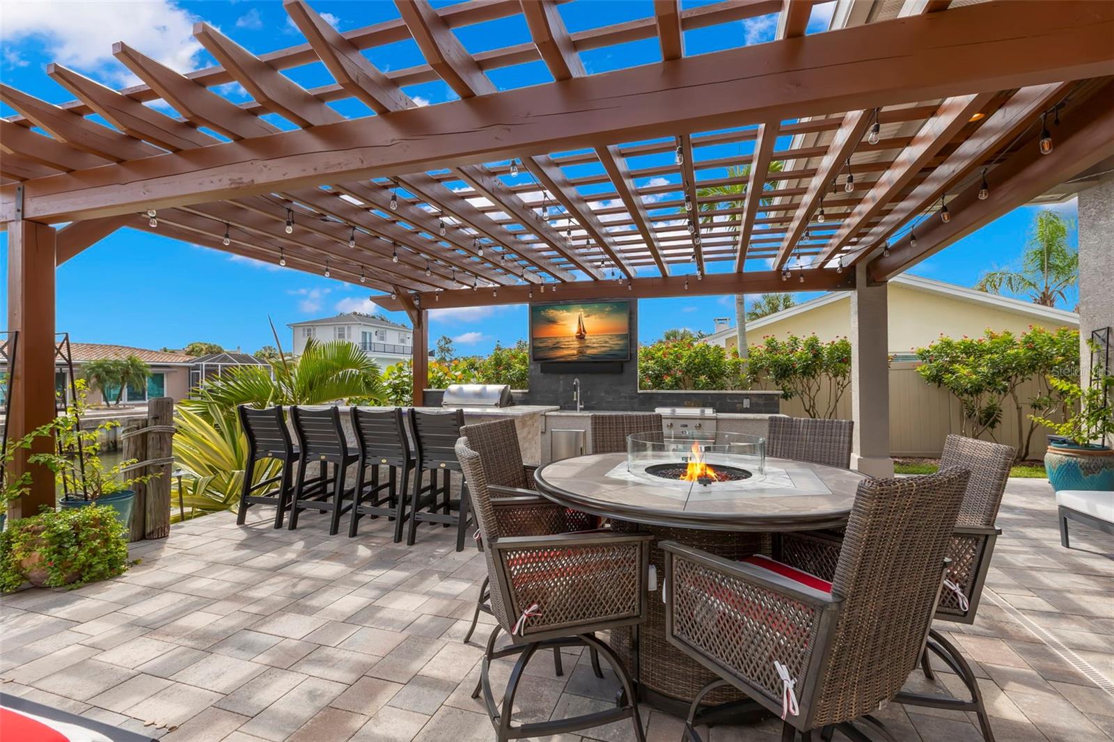 2133 HARBOR VIEW DR