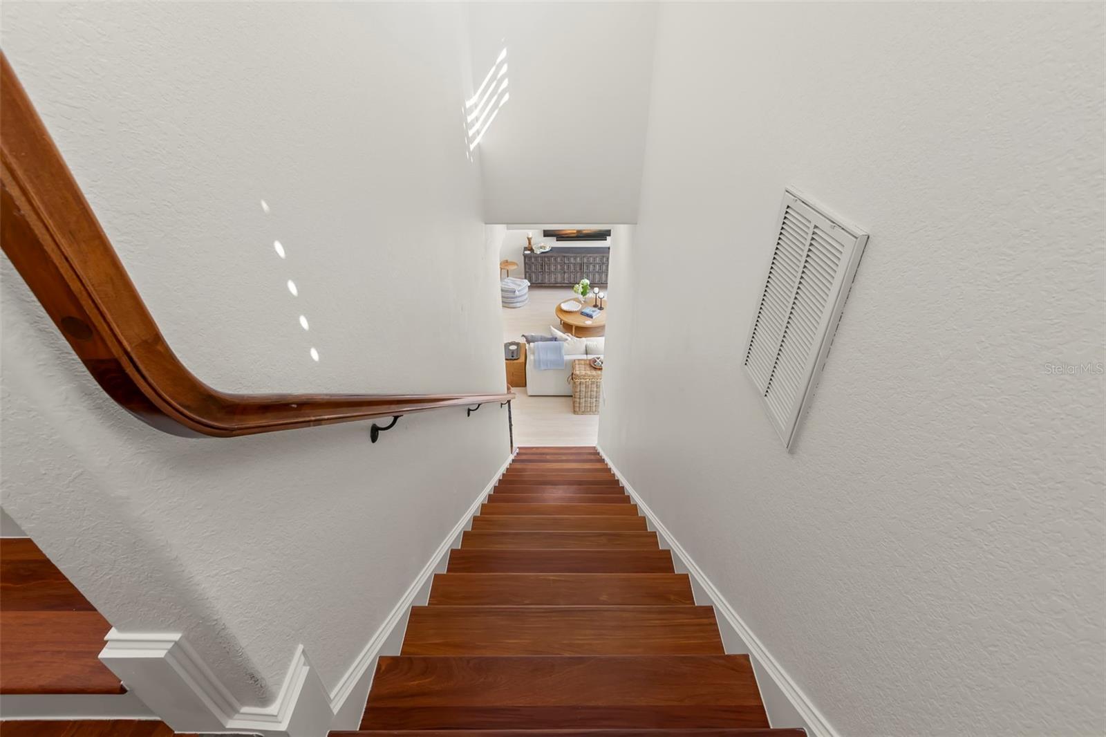 2133 HARBOR VIEW DR