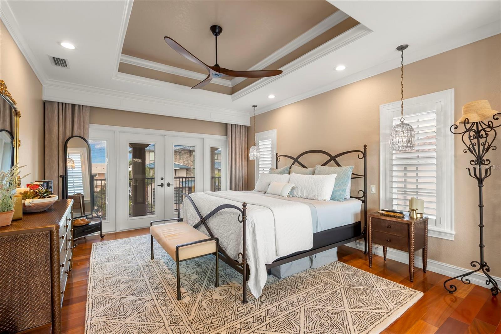 2133 HARBOR VIEW DR