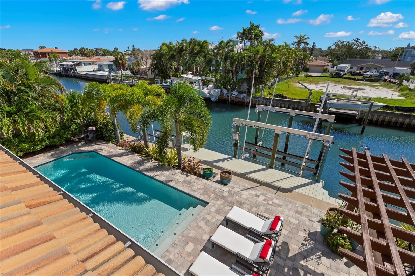 2133 HARBOR VIEW DR