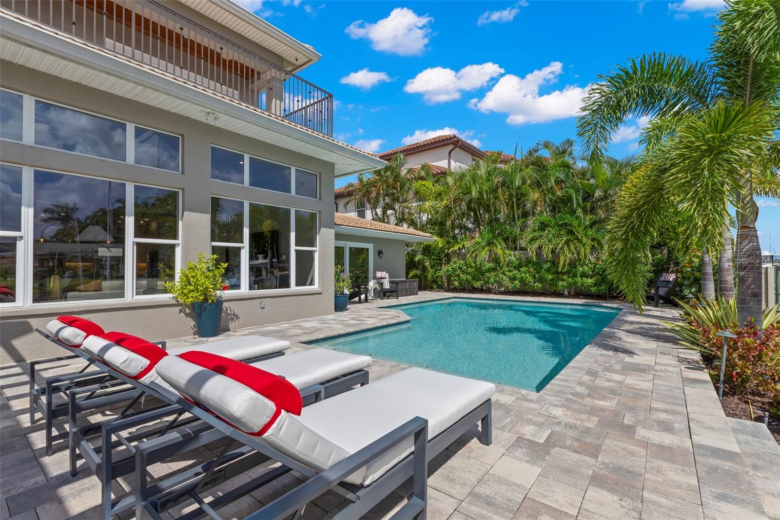 2133 HARBOR VIEW DR