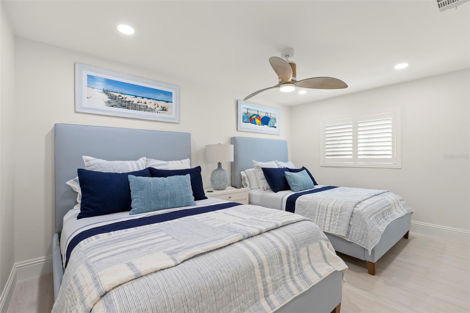2133 HARBOR VIEW DR
