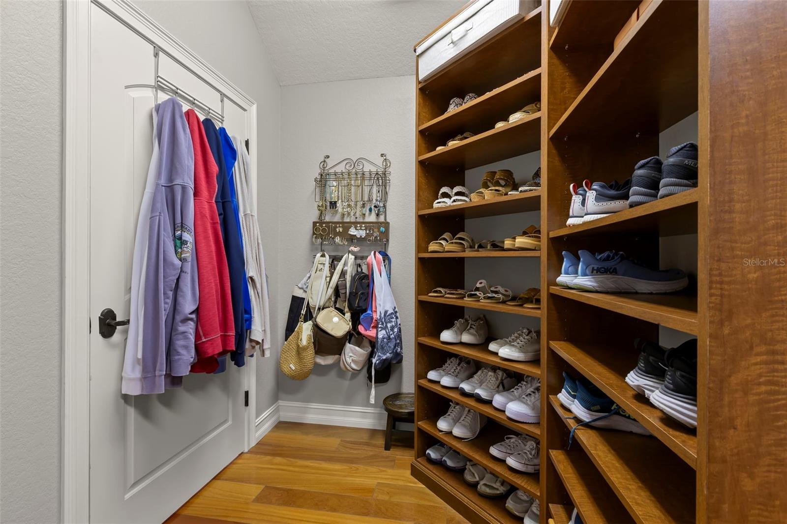2133 HARBOR VIEW DR