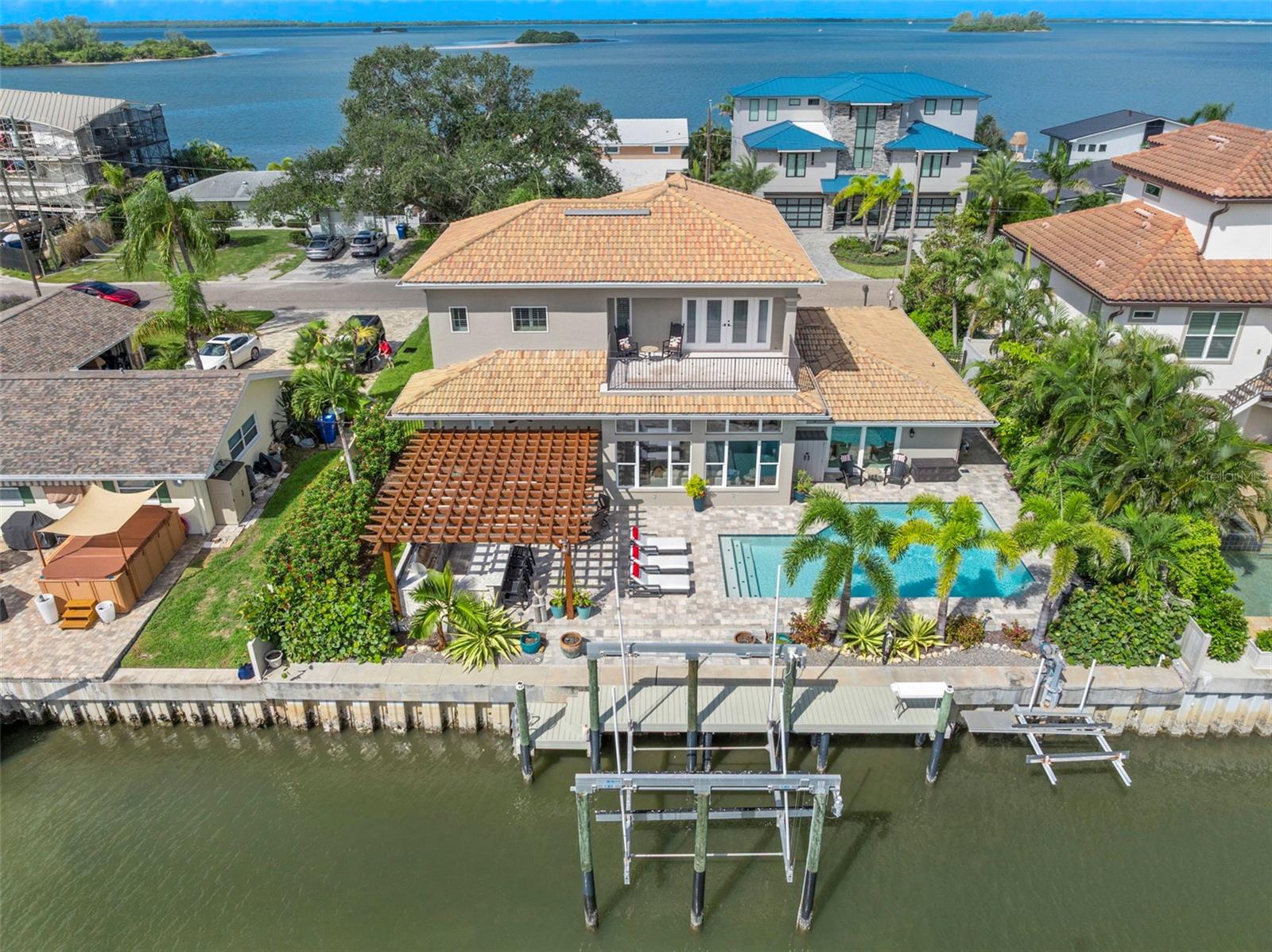 2133 HARBOR VIEW DR