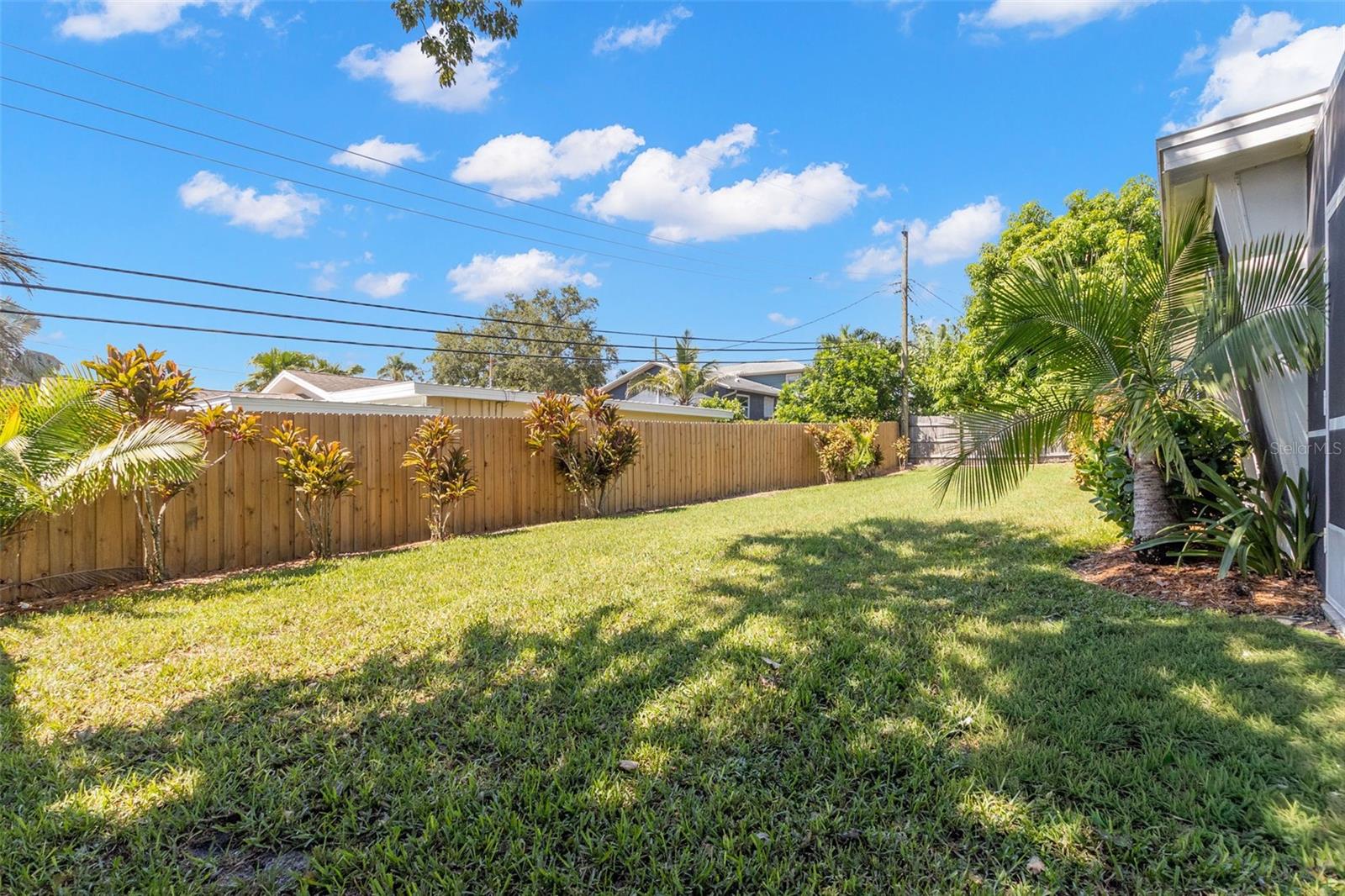 3488 SHADY BLUFFS DR