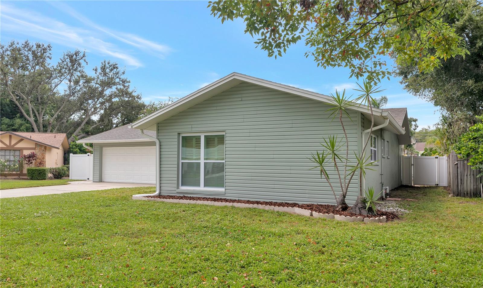 3418 GLOSSY IBIS CT