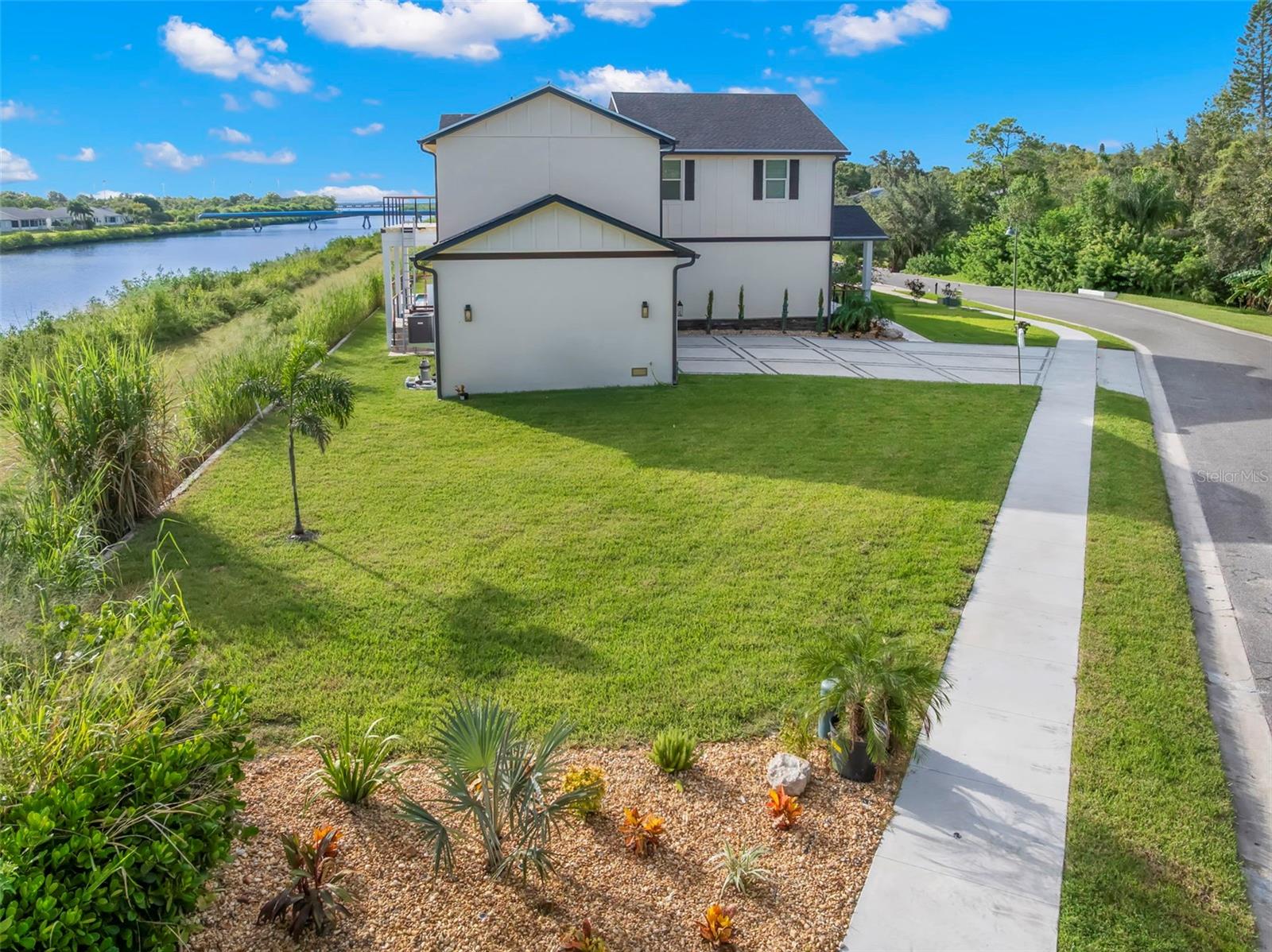 3426 CHANNELSIDE CT