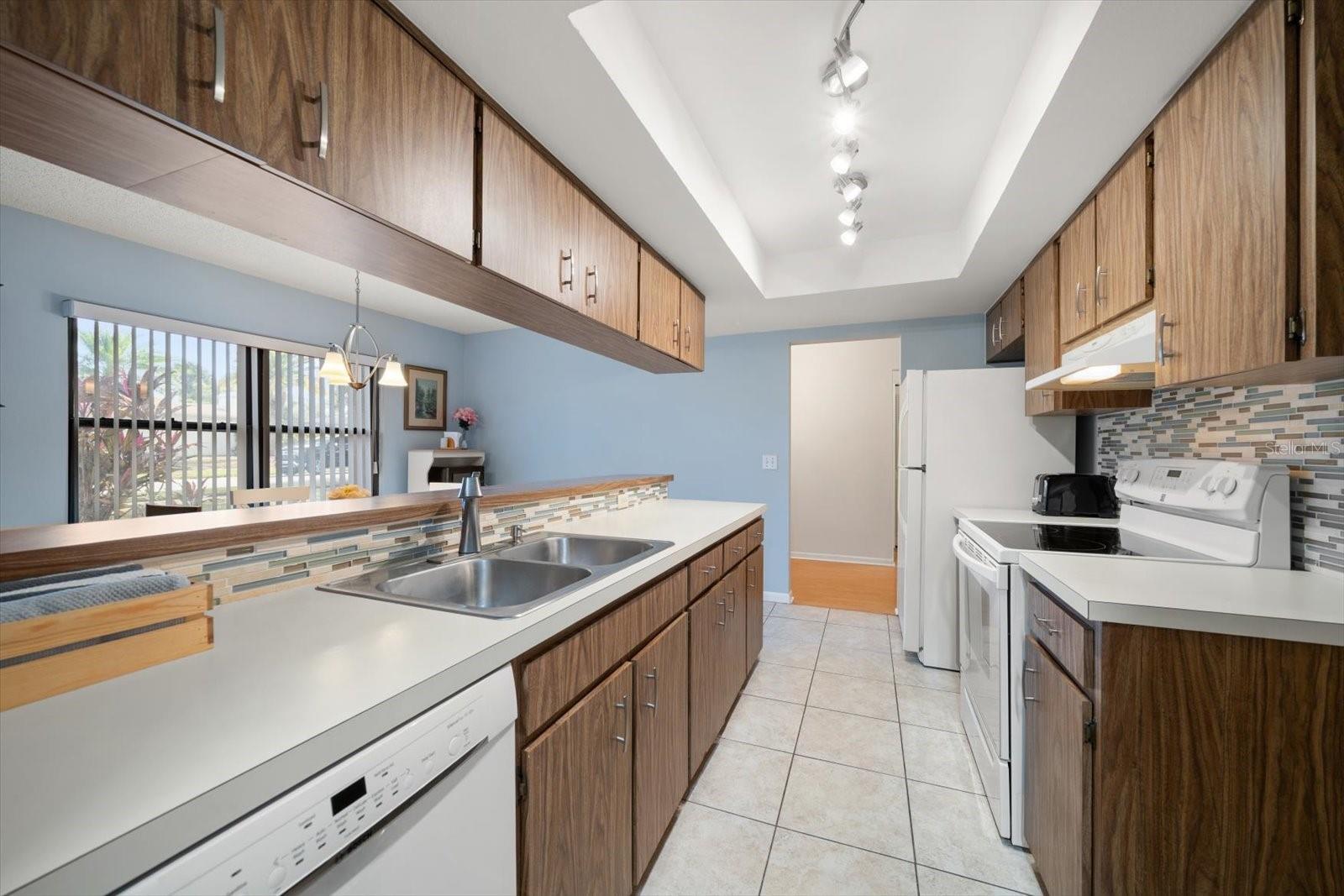 2545 COLONY DR