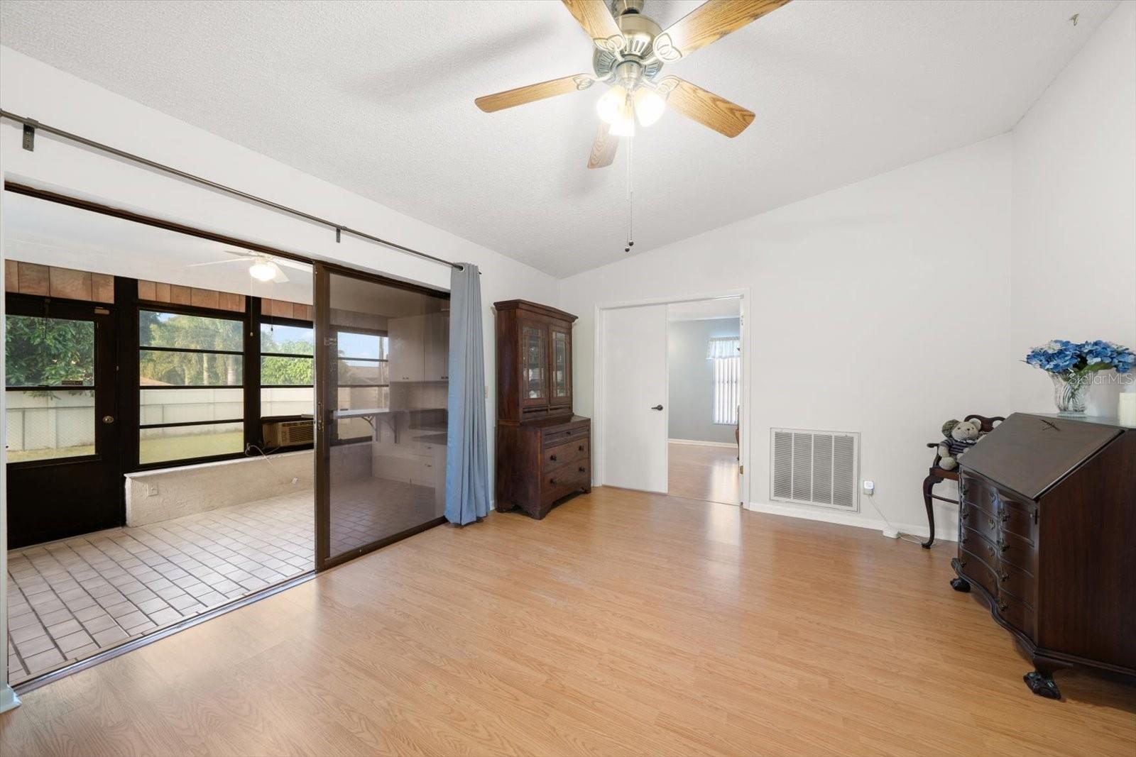 2545 COLONY DR