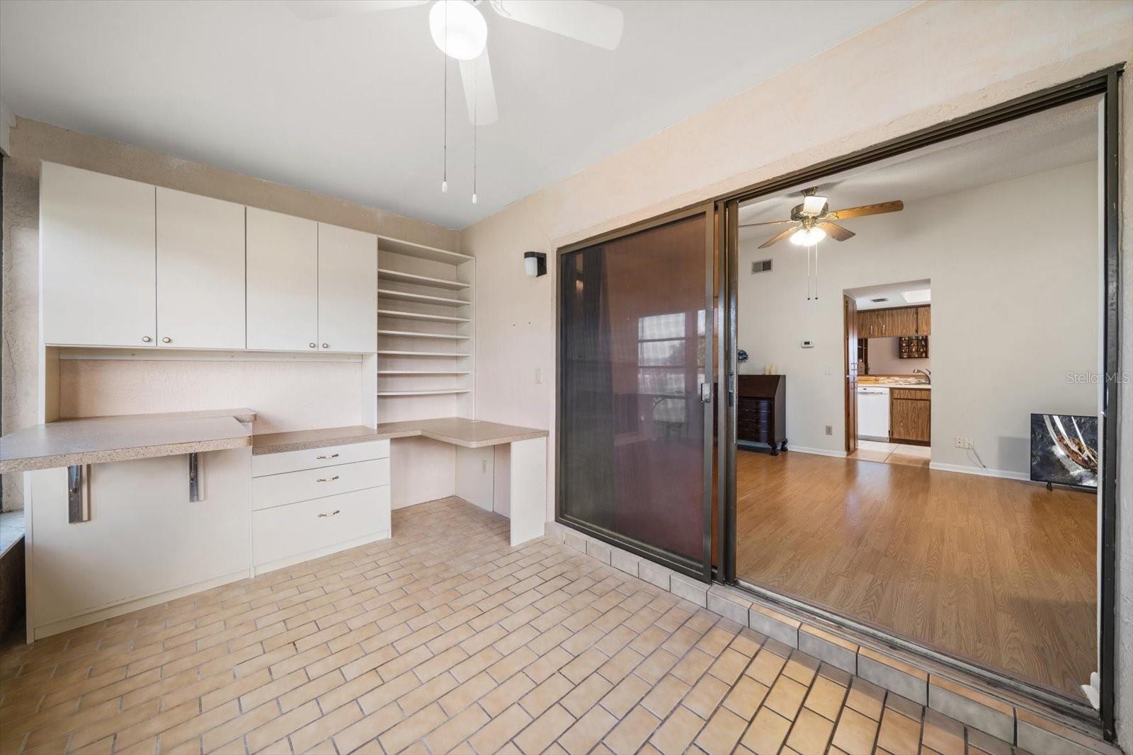 2545 COLONY DR