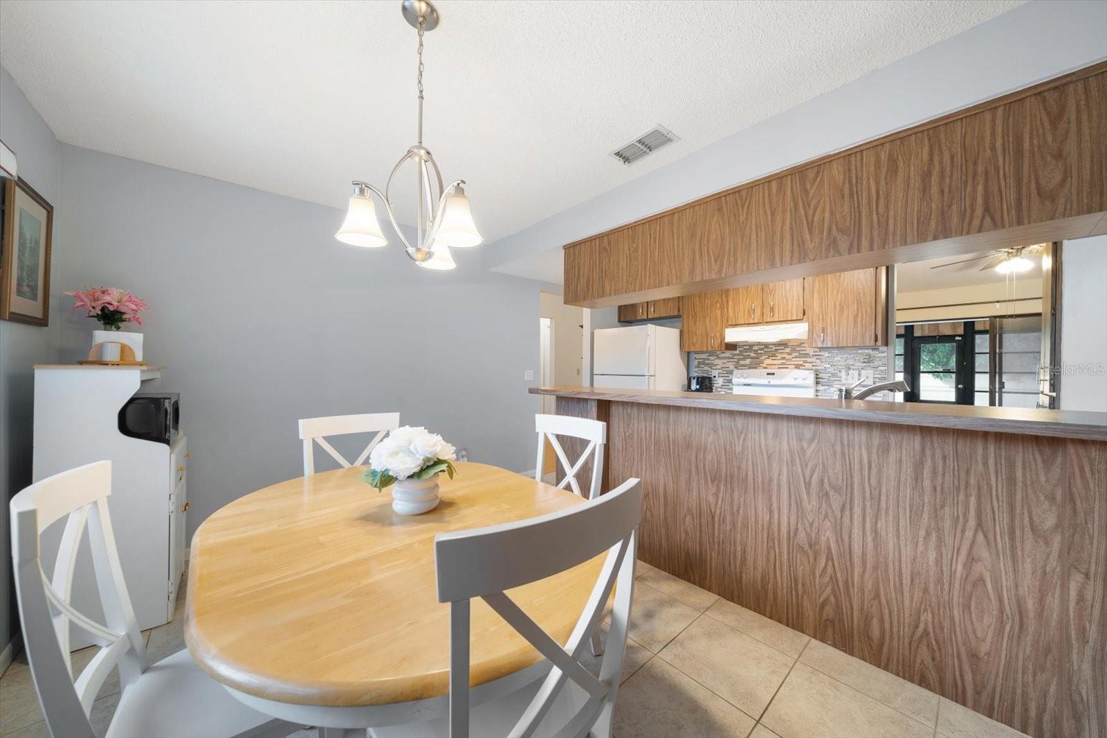 2545 COLONY DR
