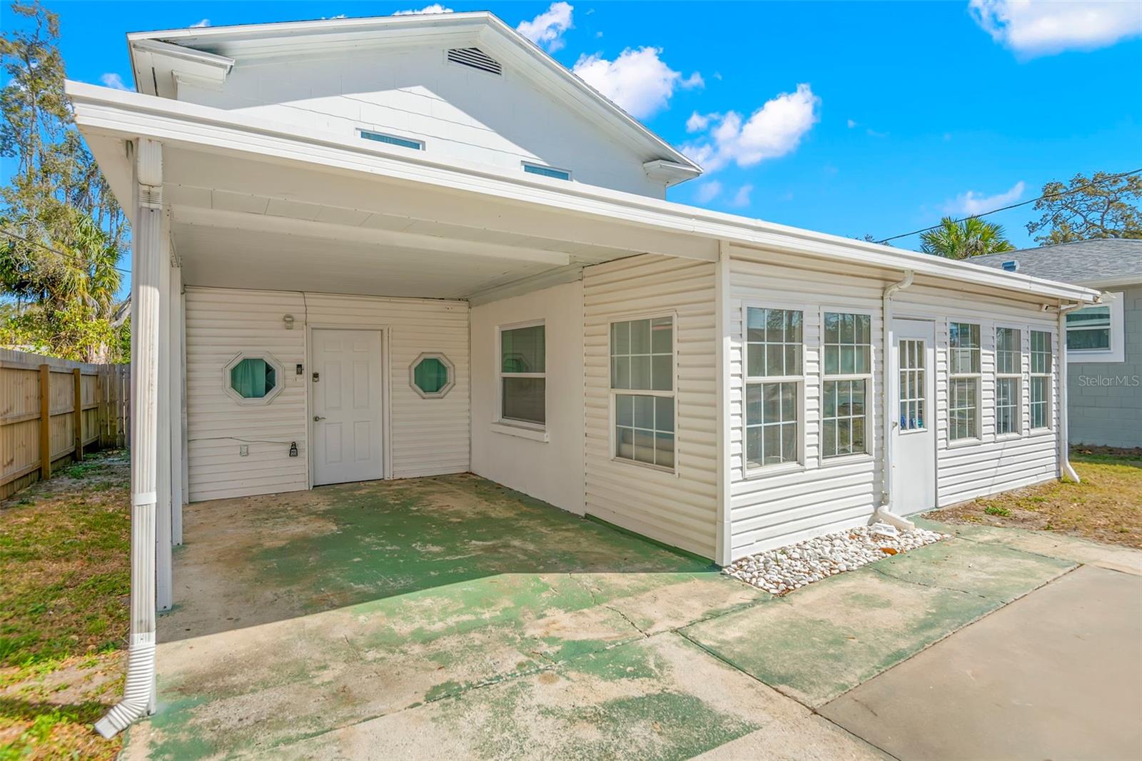 1613 N MARTIN LUTHER KING JR AVE