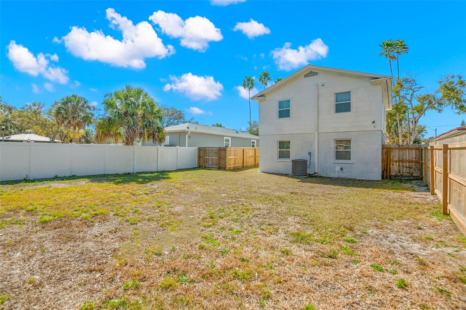 1613 N MARTIN LUTHER KING JR AVE