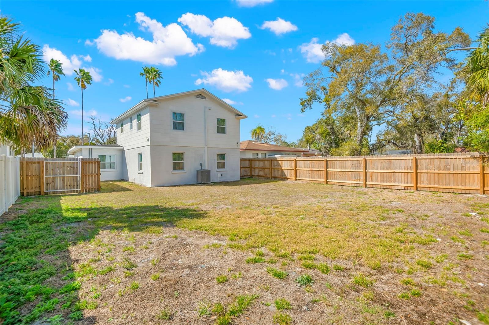 1613 N MARTIN LUTHER KING JR AVE