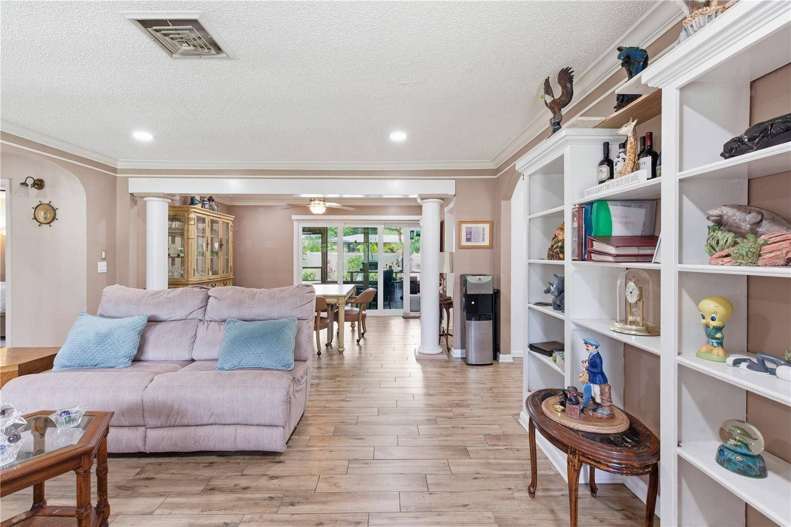 1429 SAN CHARLES DR