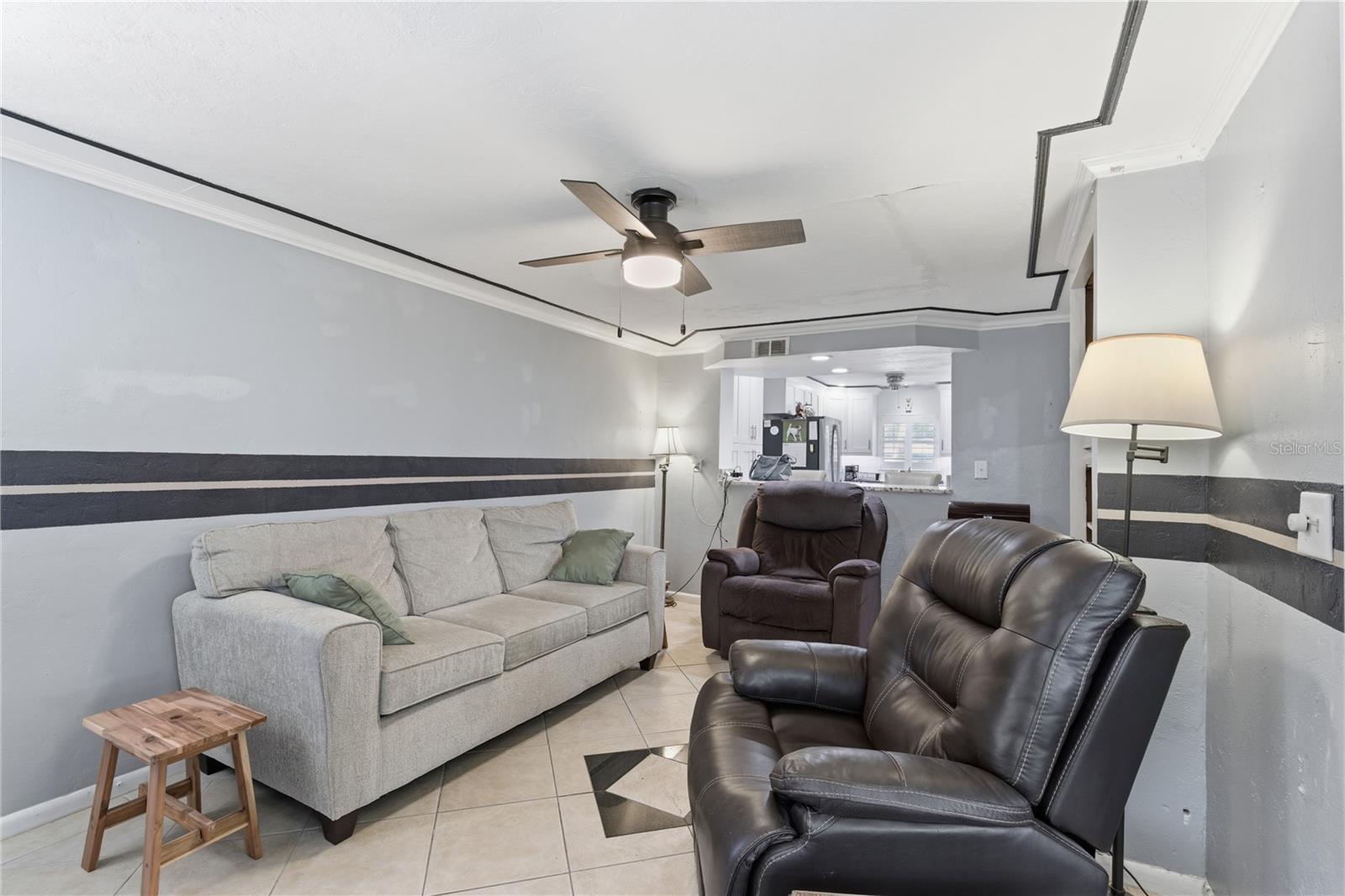 1429 SAN CHARLES DR
