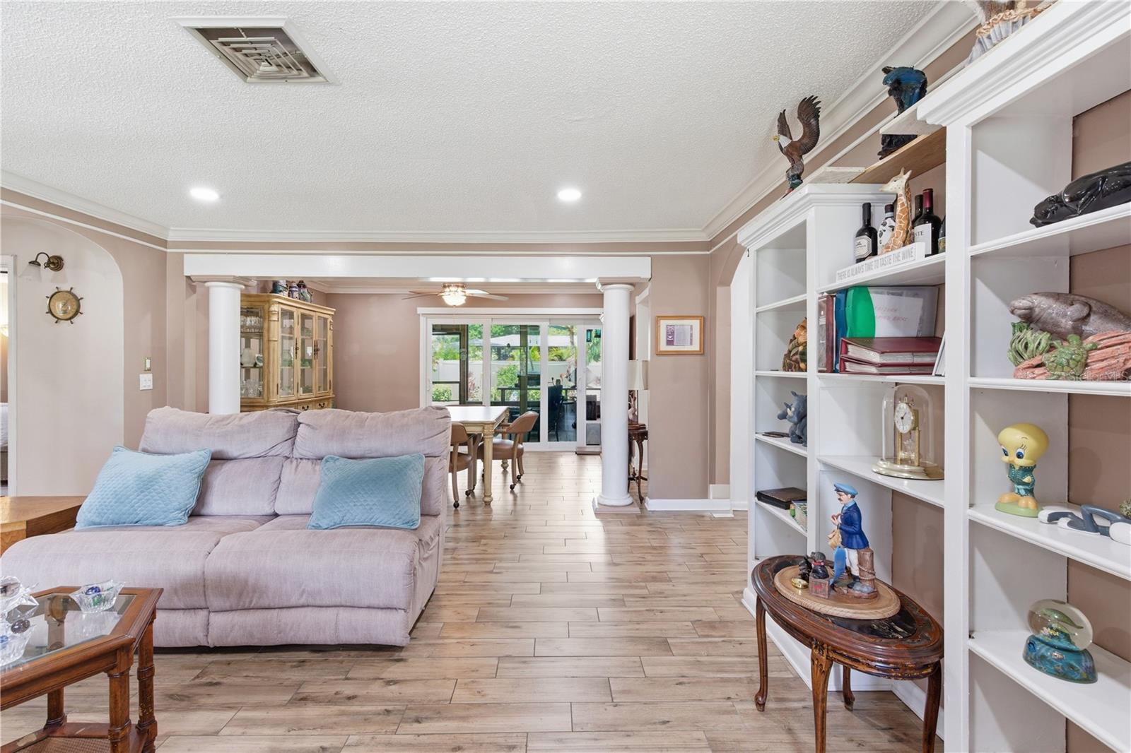 1429 SAN CHARLES DR
