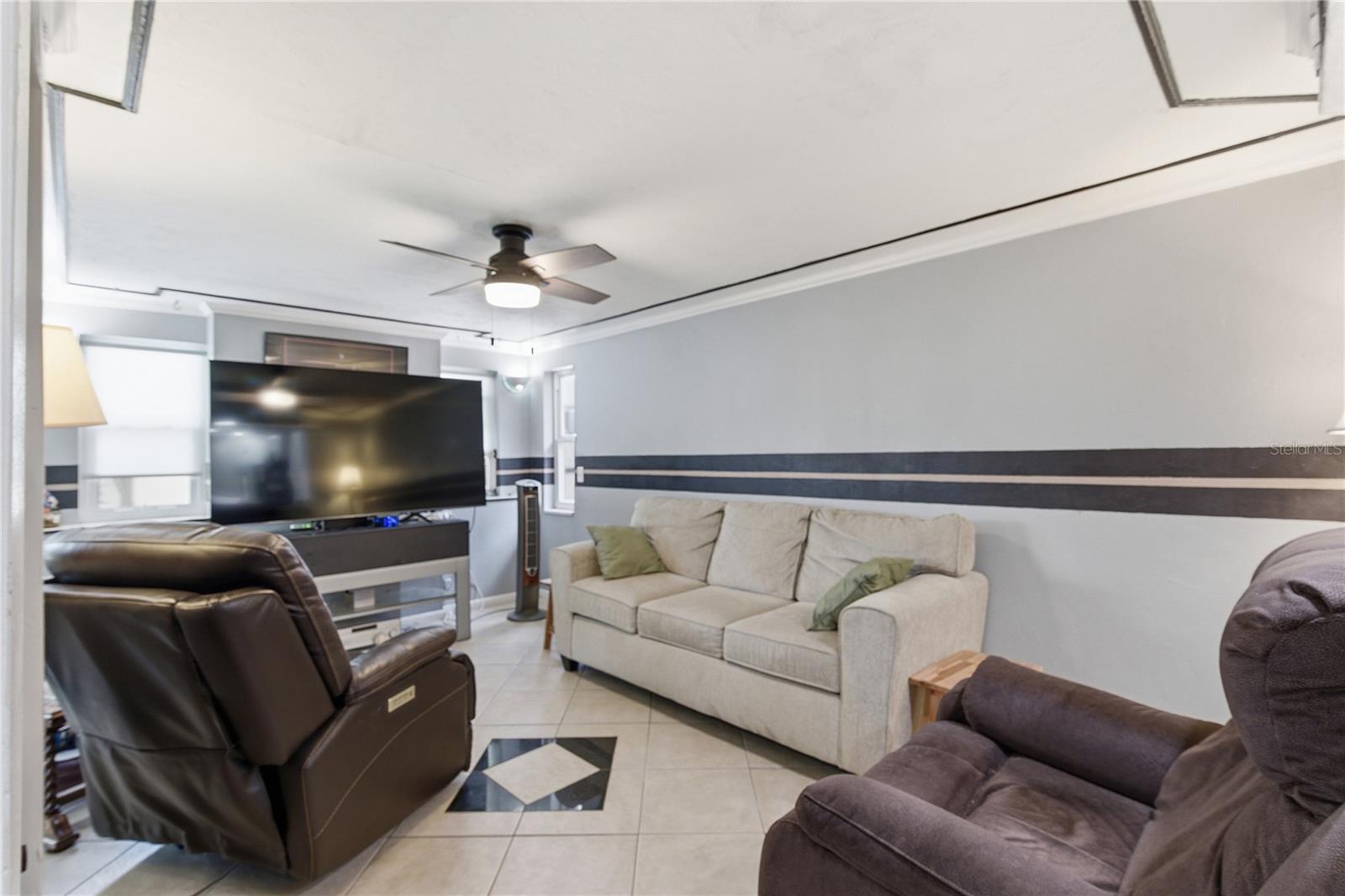 1429 SAN CHARLES DR
