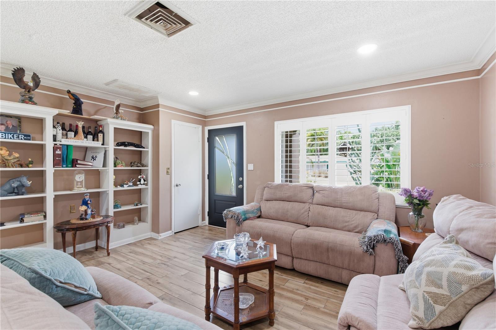1429 SAN CHARLES DR