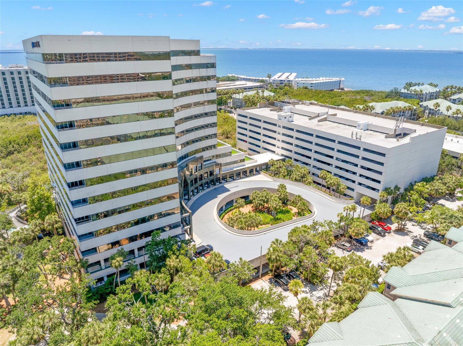 2701 N ROCKY POINT DR #105