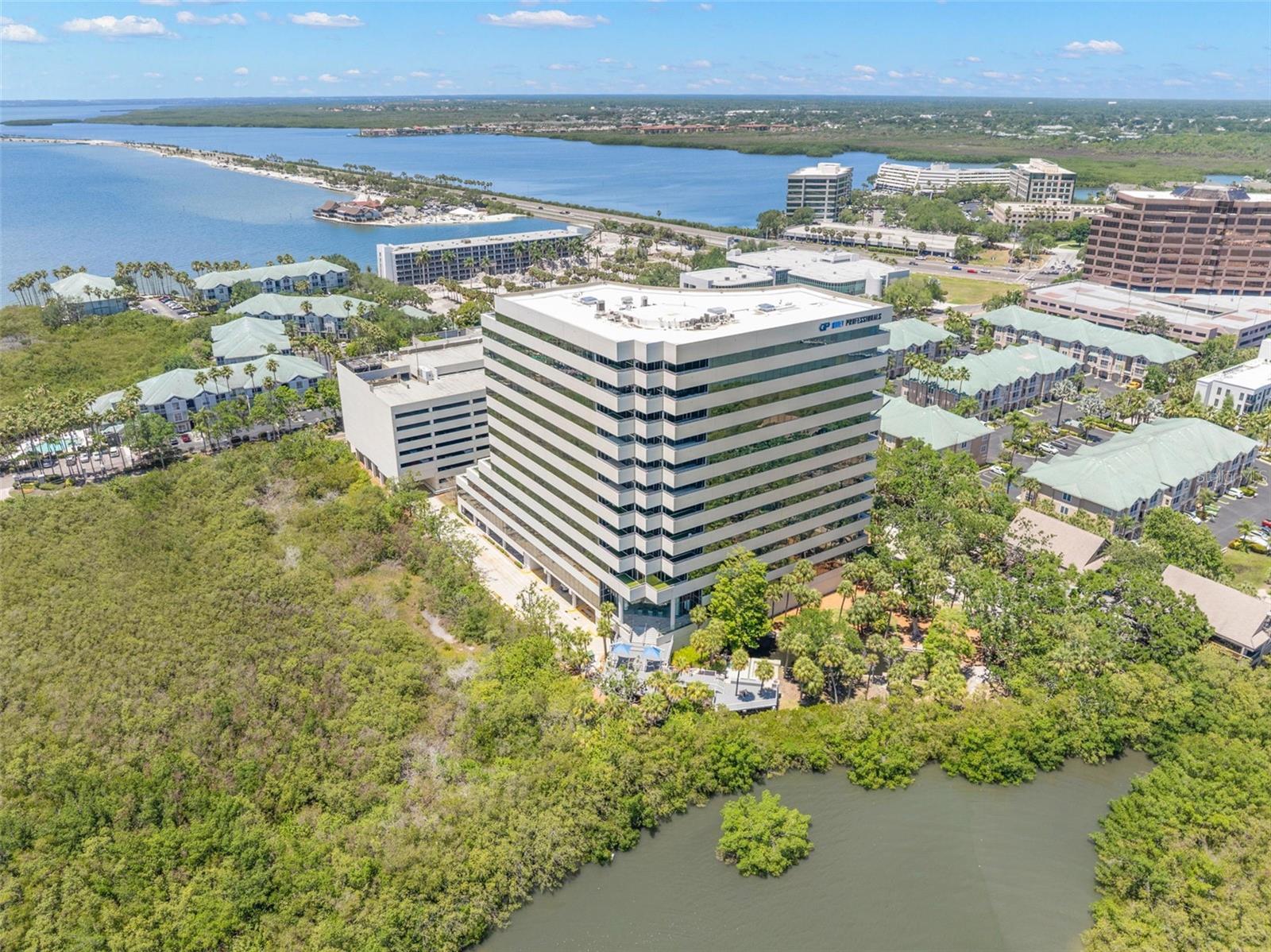 2701 N ROCKY POINT DR #105