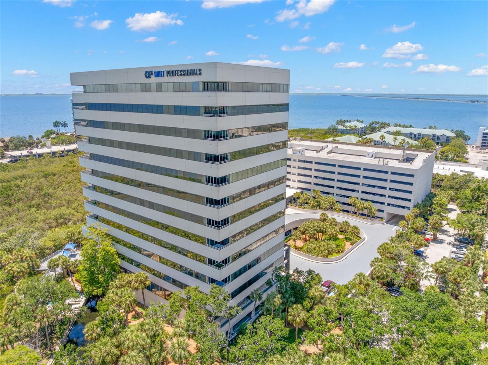 2701 N ROCKY POINT DR #105