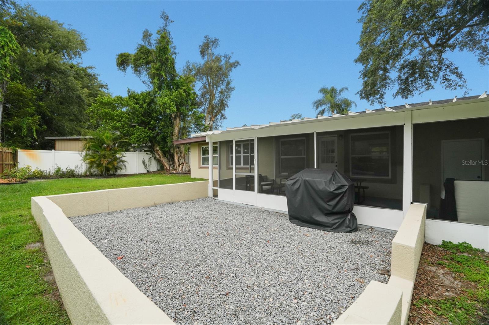 2347 DORA DR