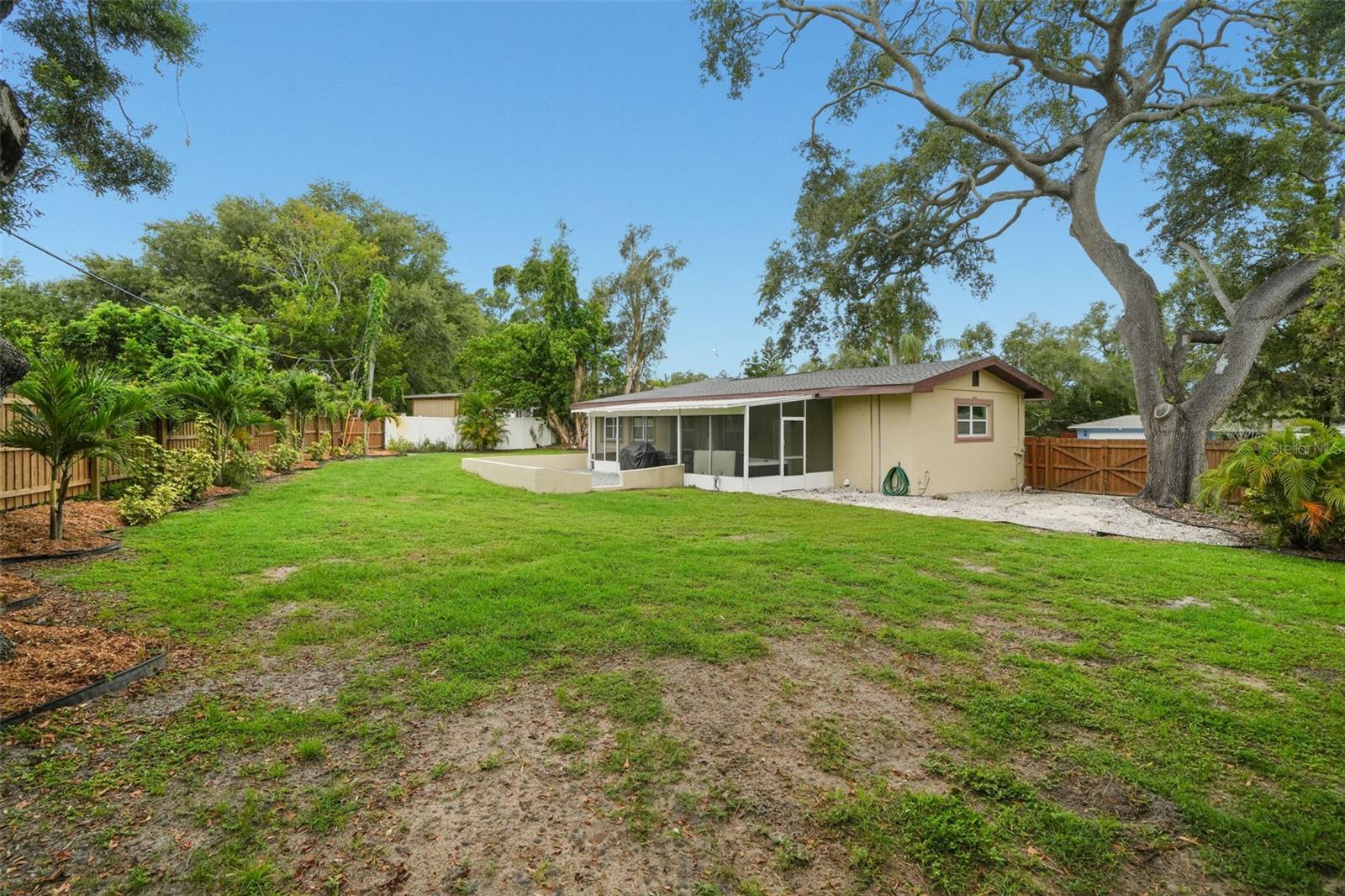 2347 DORA DR