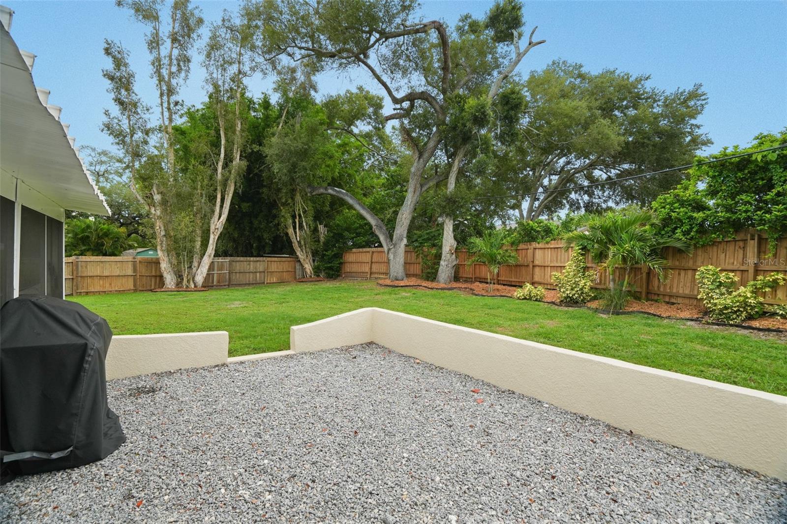 2347 DORA DR
