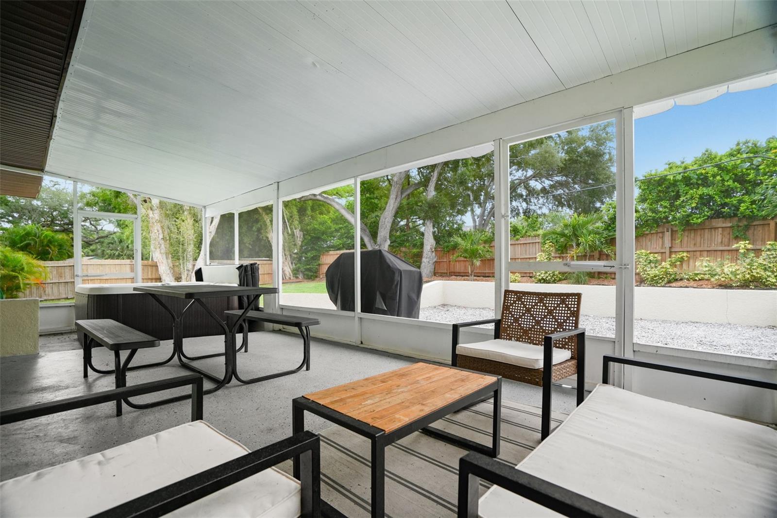 2347 DORA DR