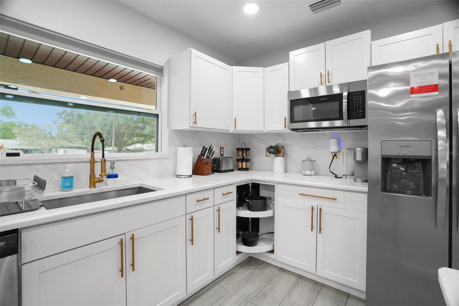 2347 DORA DR