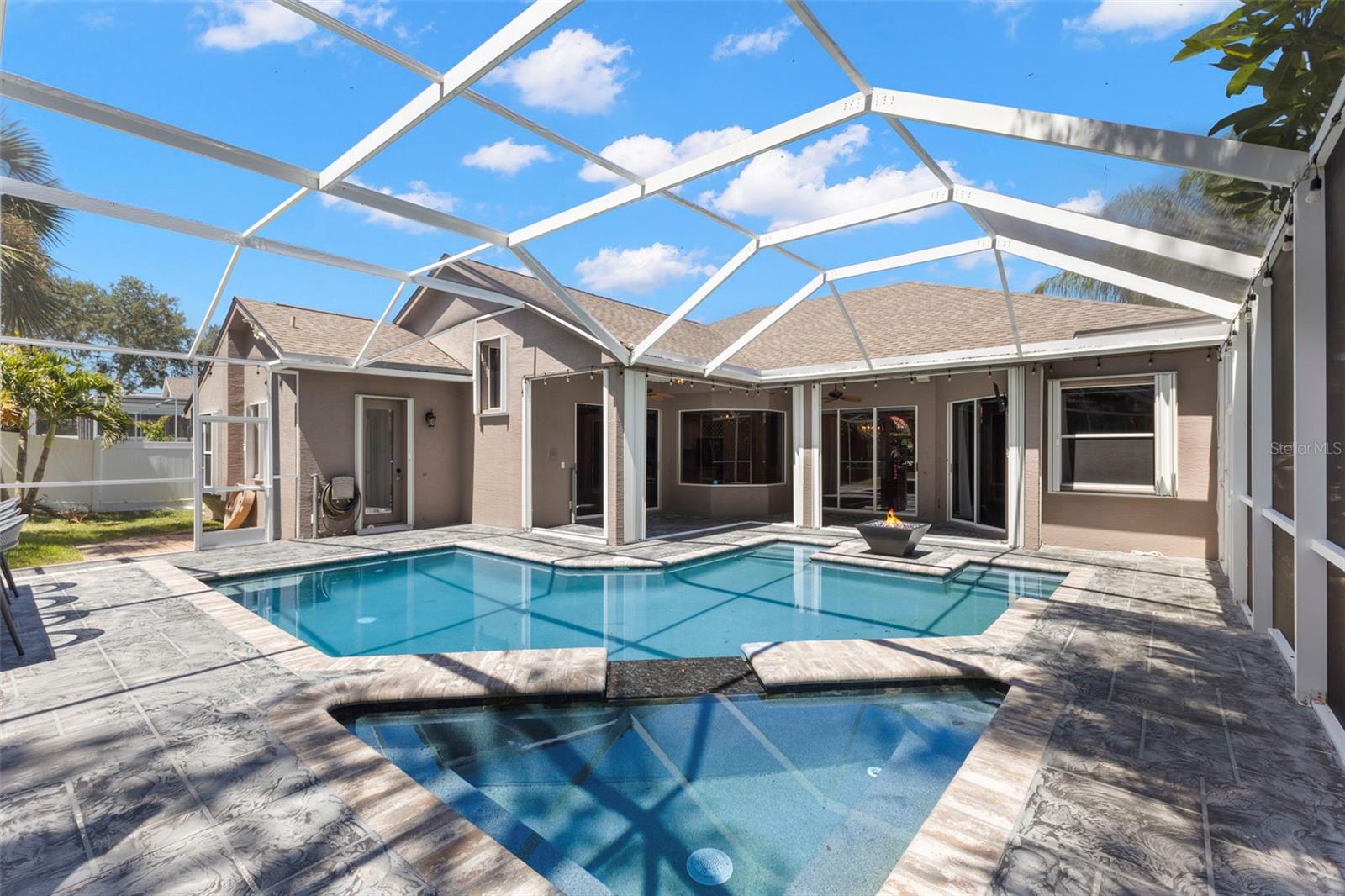 695 SALT LAKE DR