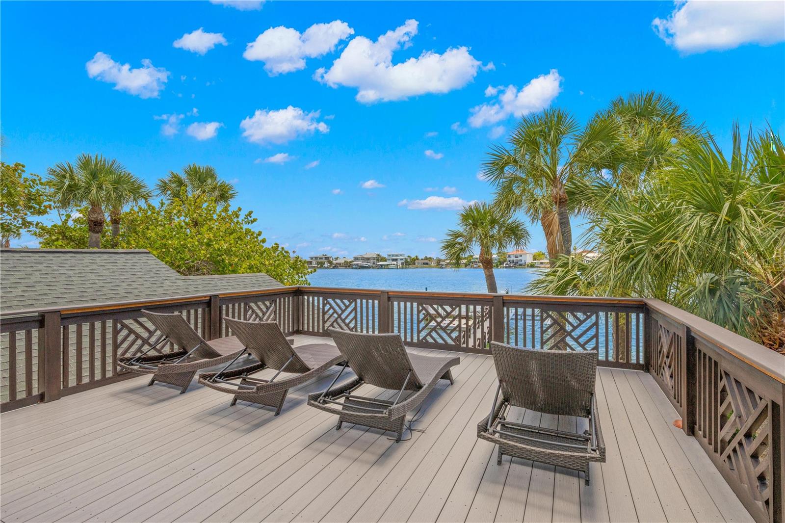 819 BAY ESPLANADE
