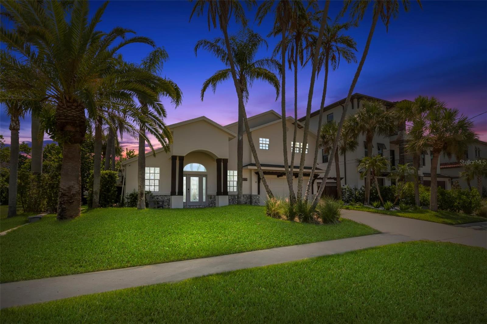 819 BAY ESPLANADE