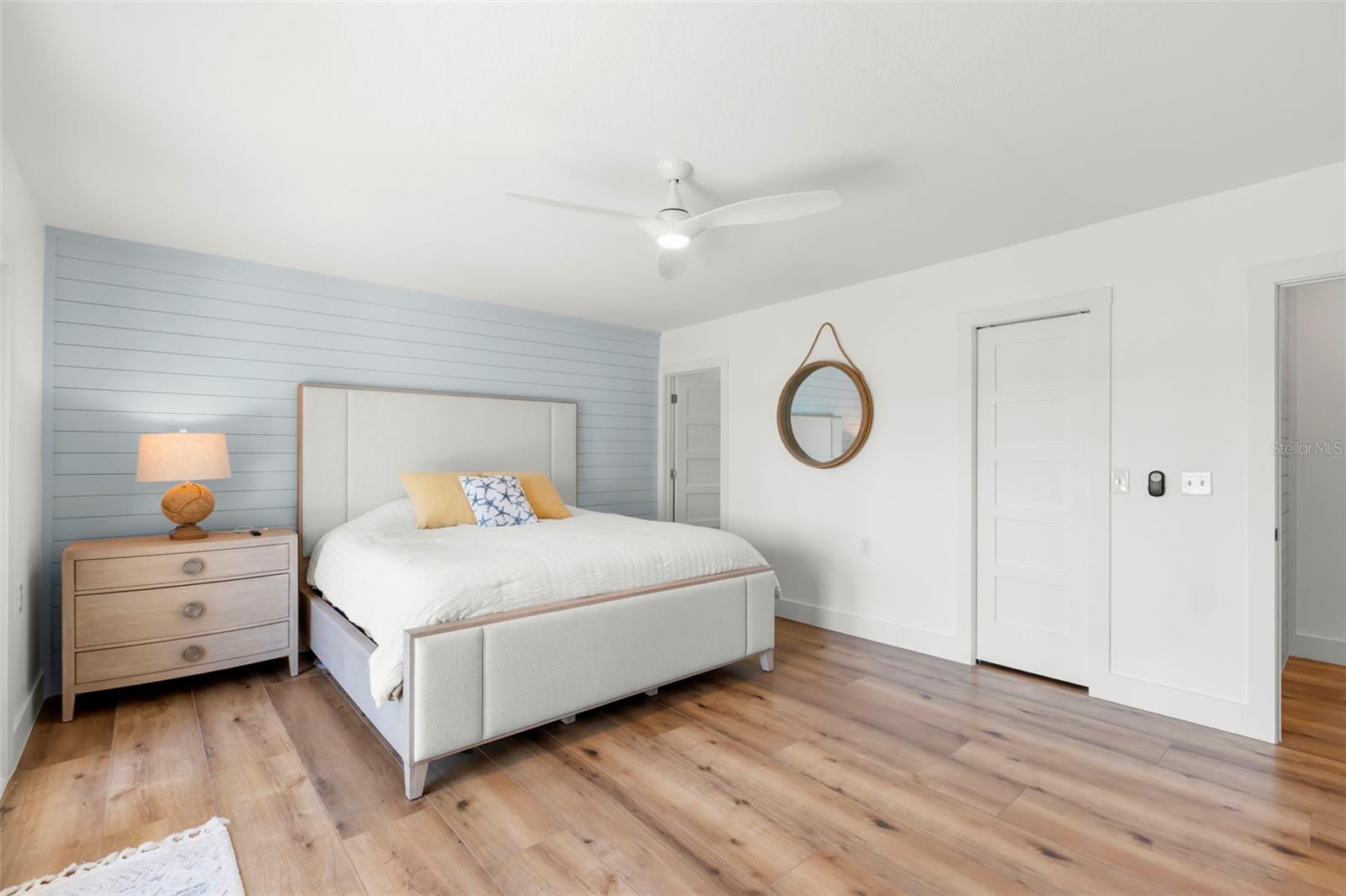 819 BAY ESPLANADE
